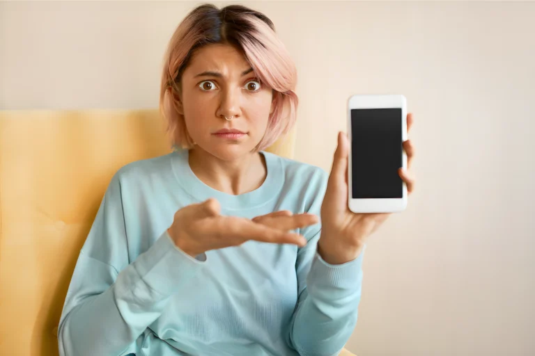 celular com lentidão-imagem FREEPIK
